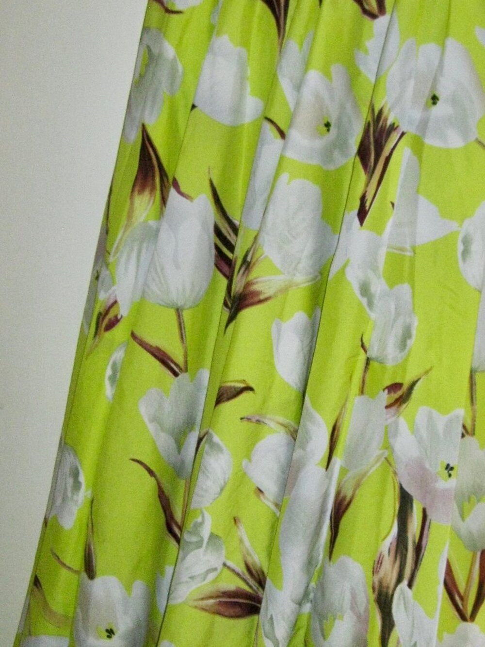 MIX NOUVEAU YELLOW POLYESTER TULIPS SKIRT SIZE MEDIUM-ALMOST NEW